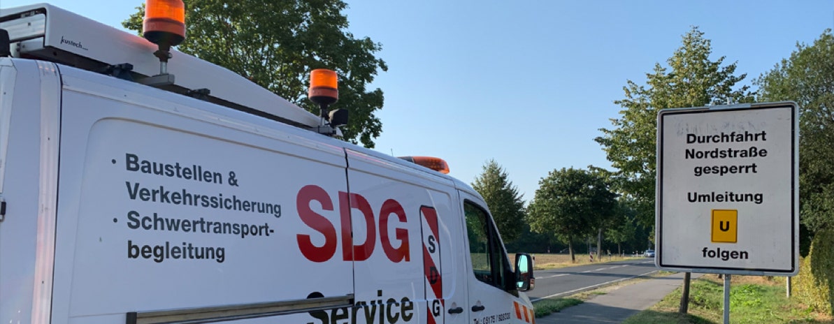 • Baustellen- und Verkehrssicherung • Winterdienst • Begleitung von Schwer- und Großraumtransporten mit BF2-Fahrzeugen • Begleitung von Schwer- und Großraumtransporten mit BF3-Fahrzeugen • Beifahrerservice (Klasse B,E,C, alt Klasse 2) • Genehmigungsbeschaffung • Technische Unterstützung / Hilfe • Streckenerkundung